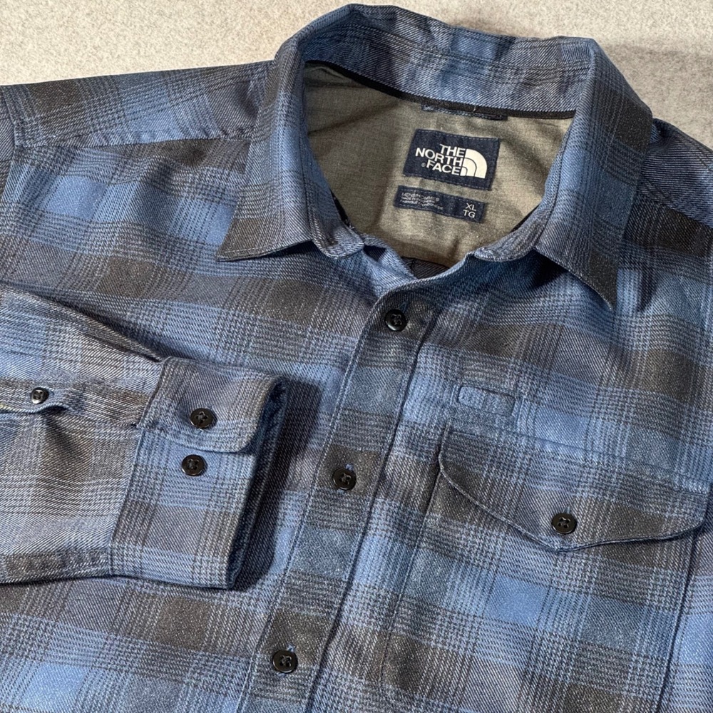 The North Face ThermoCore Flannel Blue Plaid Shirt XL with Secure Travel Pocket